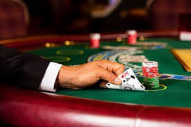 Posisi meja dan keuntungan informasi Posisi meja dan urutan aksi dalam Texas Poker